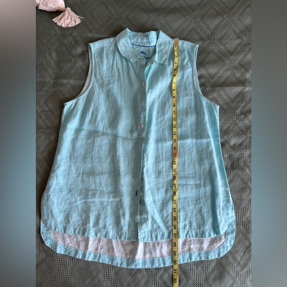Tommy Bahama women’s sleeveless button-down top size large. Aqua